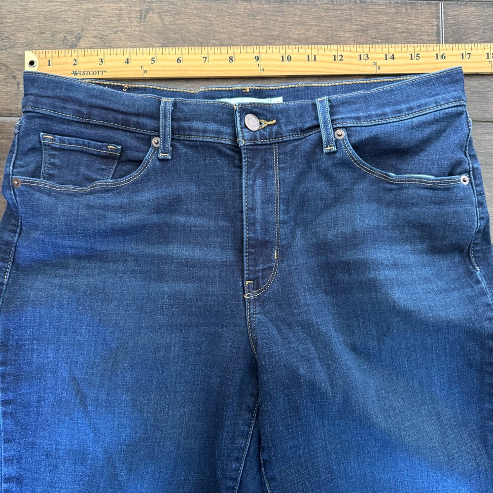 ❤️3/$30 Levi's Classic Straight Fit Women's Jeans – Dark Wash – Size 12 - Picture 7 of 12
